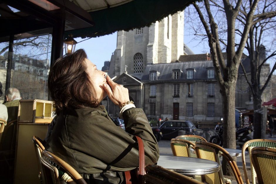 Paryžiuje uždrausta rūkyti kai kuriuose miesto parkuose ir soduose
