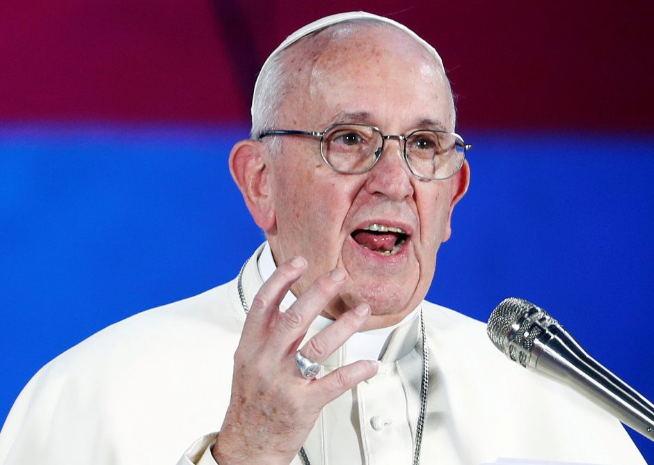 Popiežiaus Pranciškaus laiškas katalikams: pasmerkė lytinį išnaudojimą