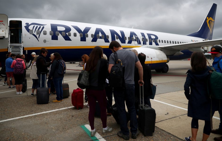 Nuo 2019 m. lapkričio „Ryanair“ žada mažinti skrydžių skaičių
