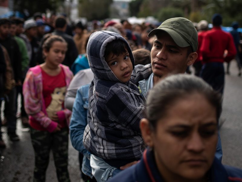 JAV: kovą sulaikyta per 100 000 migrantų, nelegaliai kirtusių sieną su Meksika