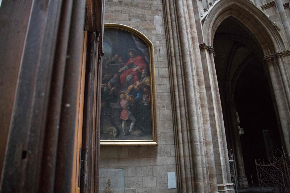 Ministras: Paryžiaus Dievo Motinos katedros paveikslai bus nukabinti ir išvežti