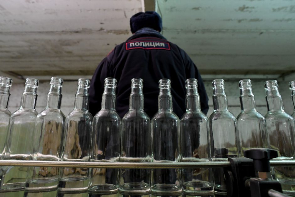 Per 16 metų Rusijoje alkoholio suvartojimas sumažėjo daugiau nei 40 proc.
