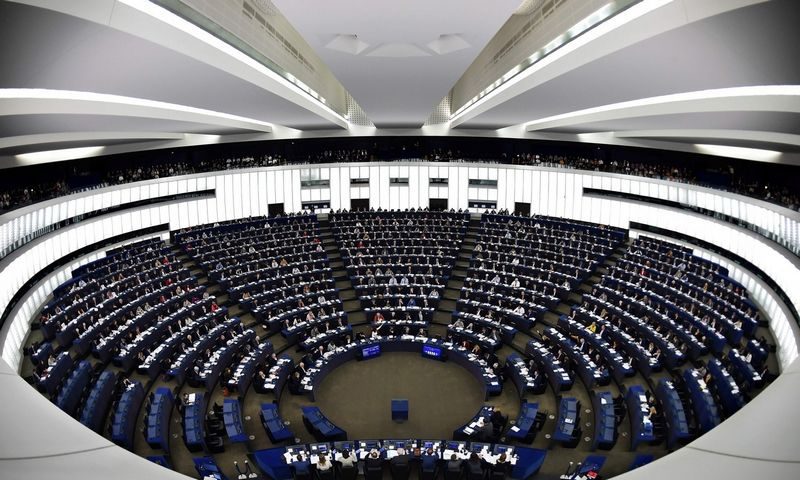 Rinkimų komisija panaikino penkių į EP išrinktų Seimo narių įgaliojimus