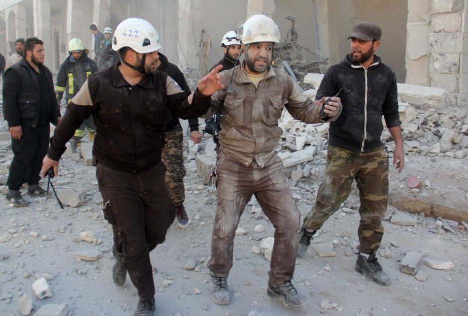 Sirijos „baltuosius šalmus“ grėsme pavadinusi Rusija sulaukė griežto pasmerkimo