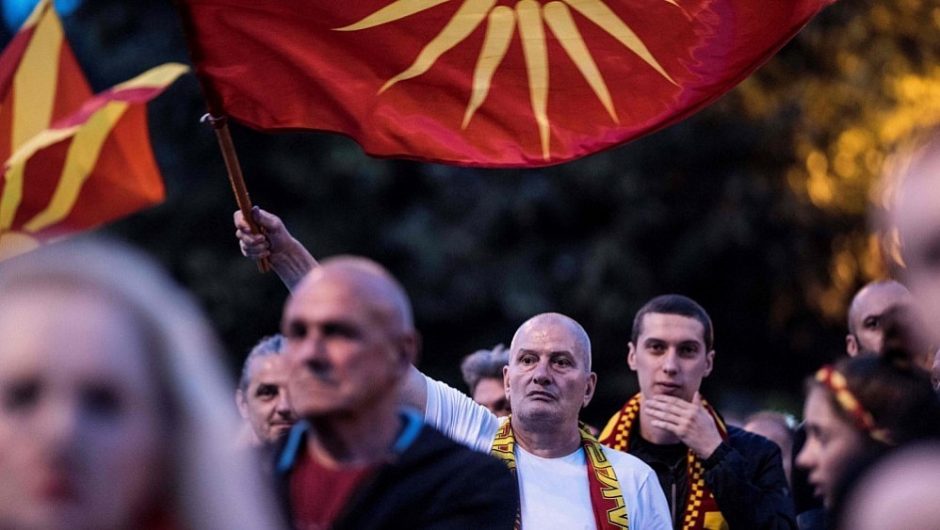 Makedoniečiai protestavo prieš naują šalies pavadinimą siūlančius „išdavikus“
