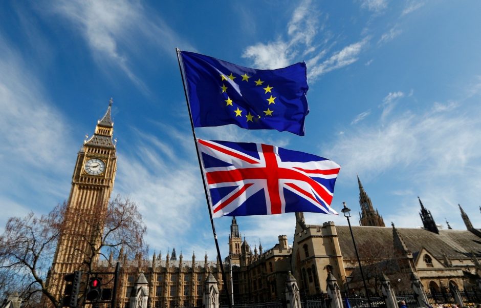 Britų parlamentas balsuos dėl „Brexit“ alternatyvų. Kokios jos?