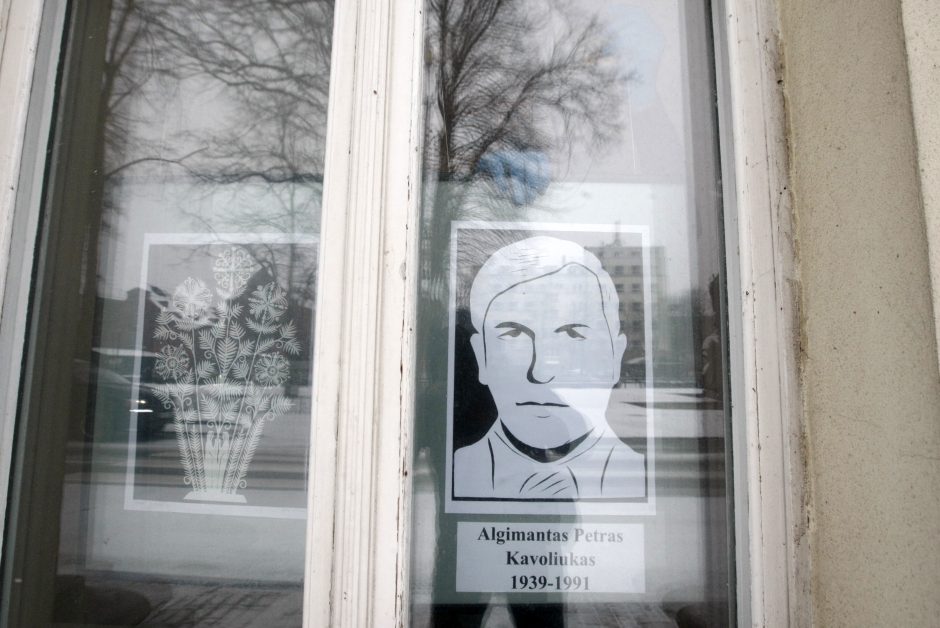 Klaipėdos rotušės languose – herojų portretai