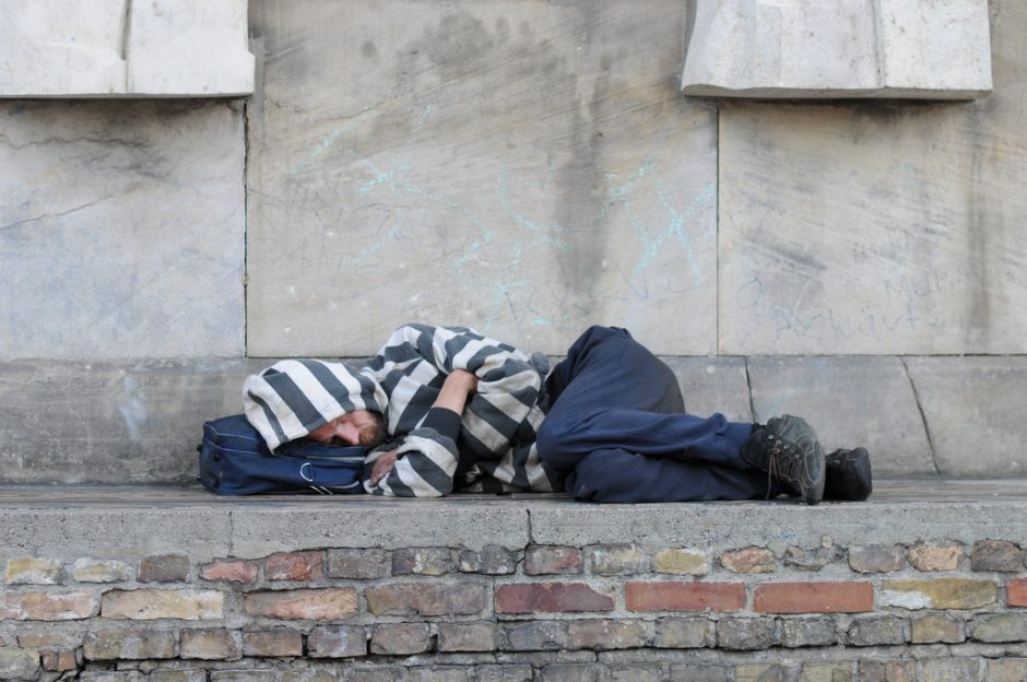 Vengrijoje įsigalioja draudimas miegoti gatvėse