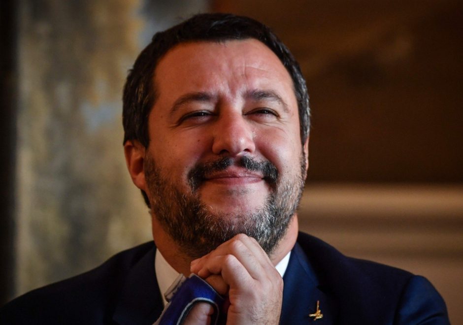 Italijos vidaus reikalų ministras sako esąs pasirengęs taikytis su Prancūzija