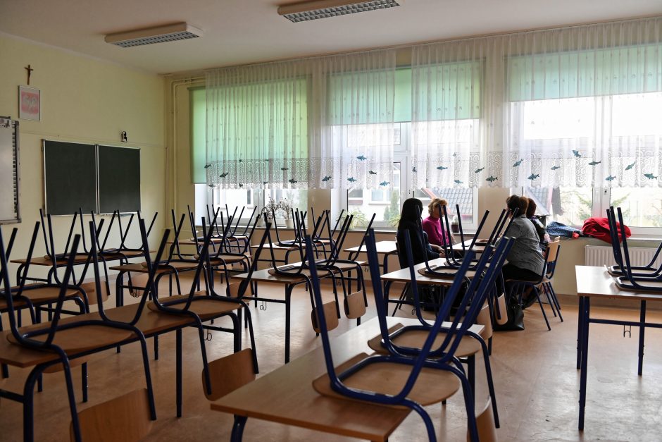 Antrą dieną streikuojantys Lenkijos mokytojai nori derybų su vyriausybe