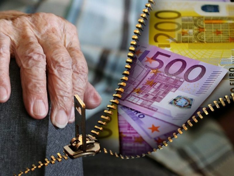 Vertėtų sunerimti: pensijų sistema lietuviams – neperkandamas riešutas
