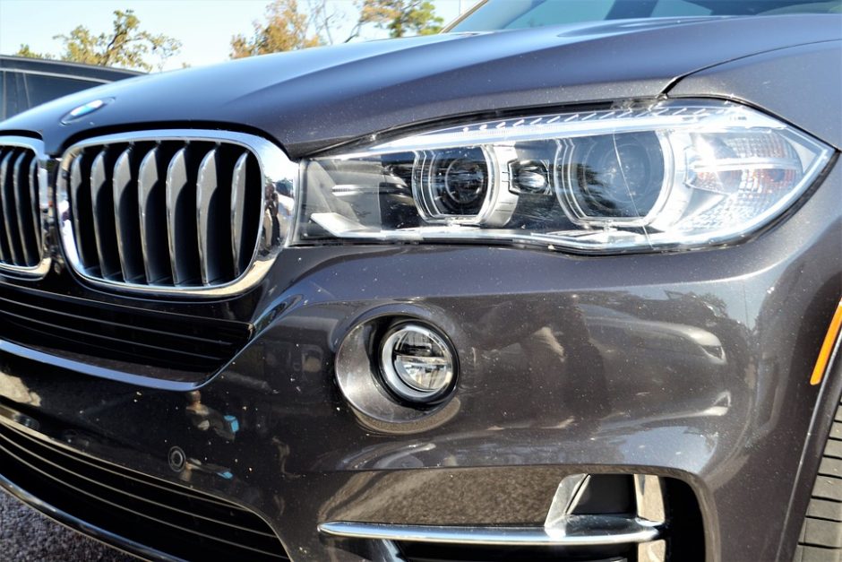 Skaudi nelaimė Švenčionėliuose: BMW automobilis partrenkė senolę