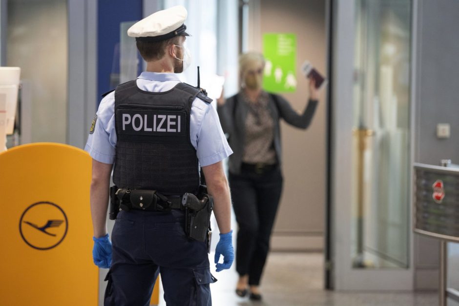 Vokietijos Diuseldorfo oro uoste peiliu ginkluotas užpuolikas sužeidė žmogų