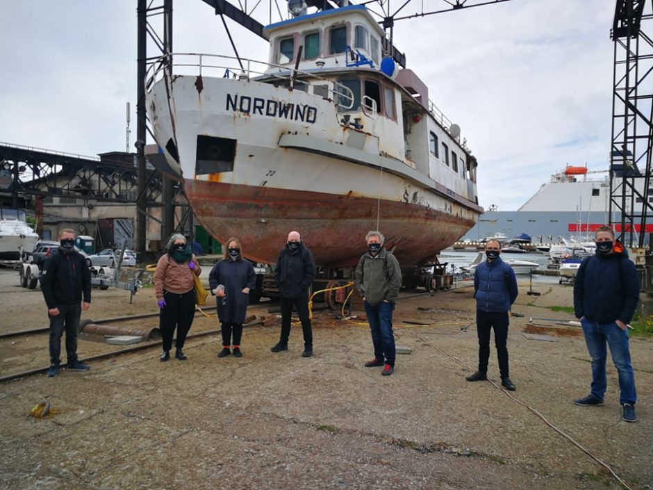 „Skrajojantis olandas“: iš vandens išniręs vaiduoklių laivas „plauks“ pro žiūrovus