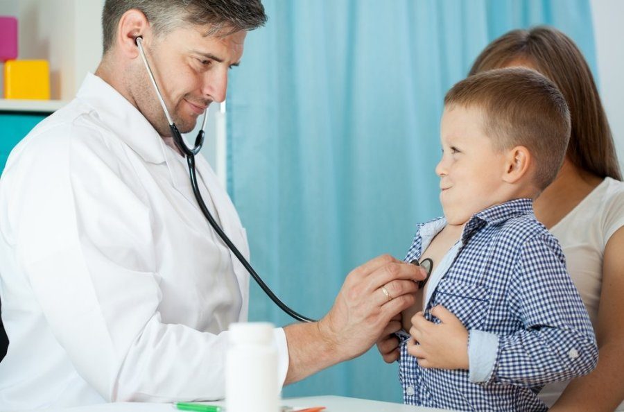 Ar vaikas be tėvų gali eiti pas gydytoją?