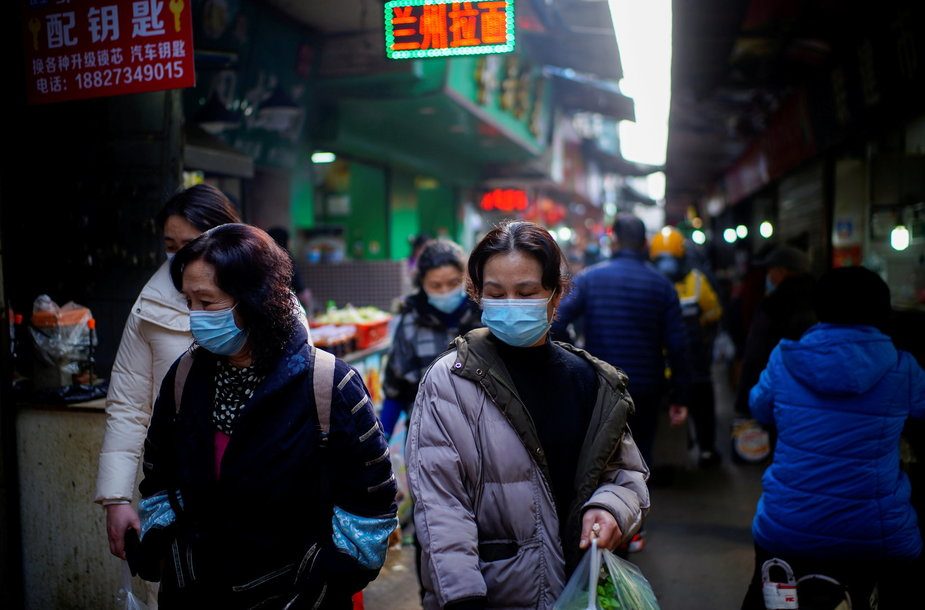 Kinijos miestuose pradėta masinė milijonų gyventojų tyrimo nuo COVID-19 programa
