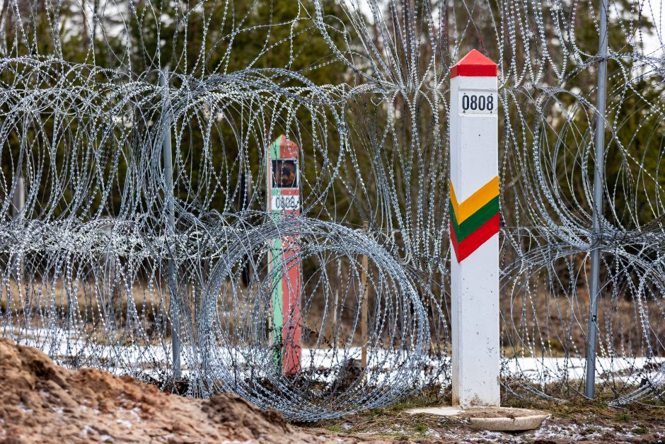 Apgręžta 13 į Lietuvą iš Baltarusijos bandžiusių patekti neteisėtų migrantų: sulaikyti du tadžikai