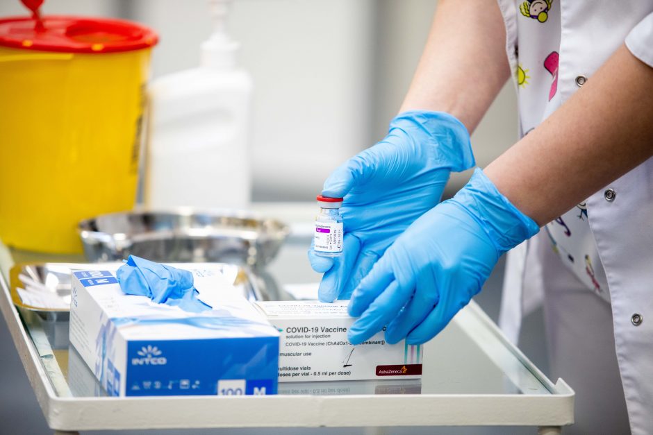 Didžiausia Kanados provincija sustabdė skiepijimą pirmąja „AstraZeneca“ vakcinos doze