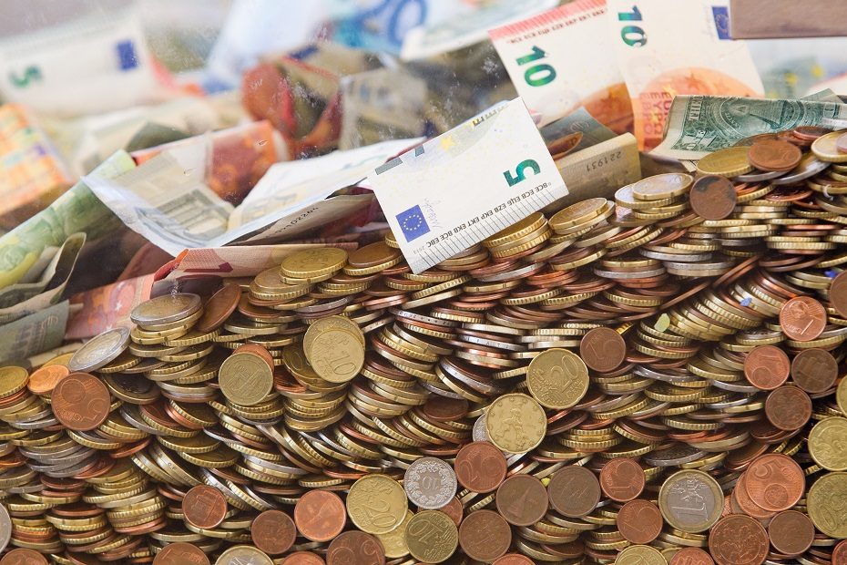 Lietuvos bankas: minimalus mėnesio atlyginimas kitąmet galėtų augti 62 eurais