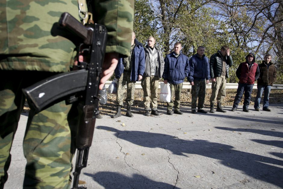 Luhansko separatistai perdavė Kijevui kalinius, norėjusius atlikti bausmę Ukrainoje