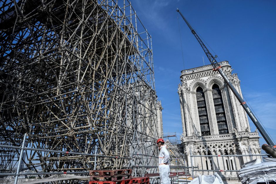 Paryžiaus Dievo Motinos katedrai vis dar kyla grėsmė sugriūti