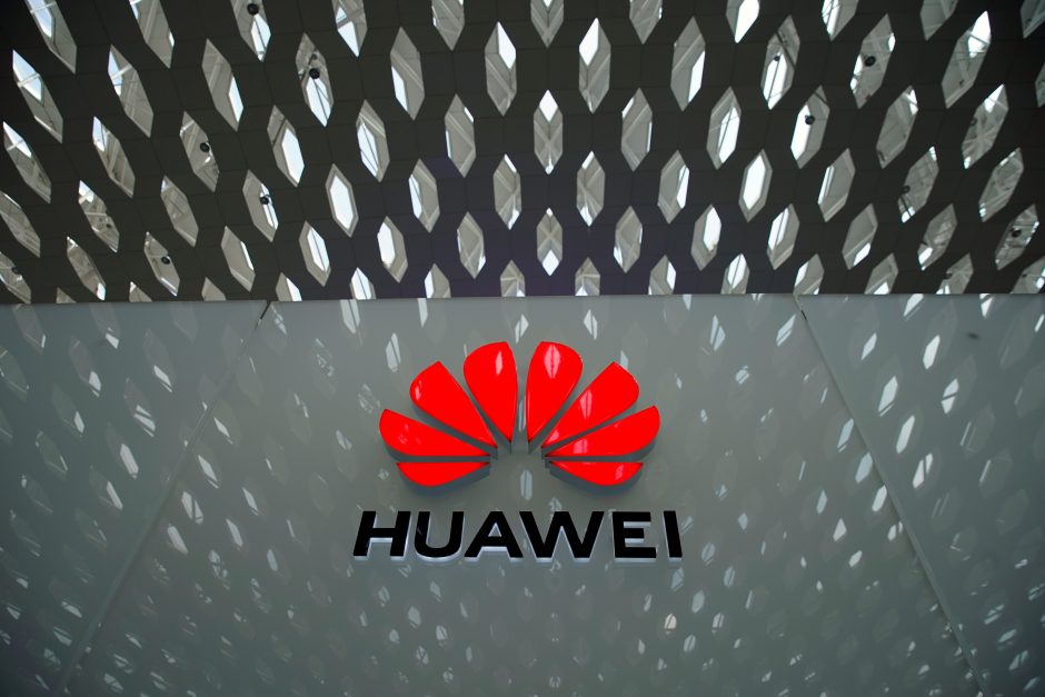 Valstybės departamentas: JAV apriboja „Huawei“ galimybes naudotis JAV technologijomis