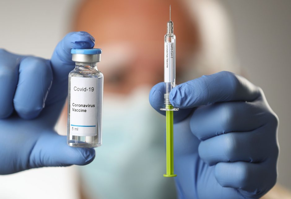 EK pasirašė sutartį su kompanija „AstraZeneca“ dėl būsimos COVID-19 vakcinos tiekimo
