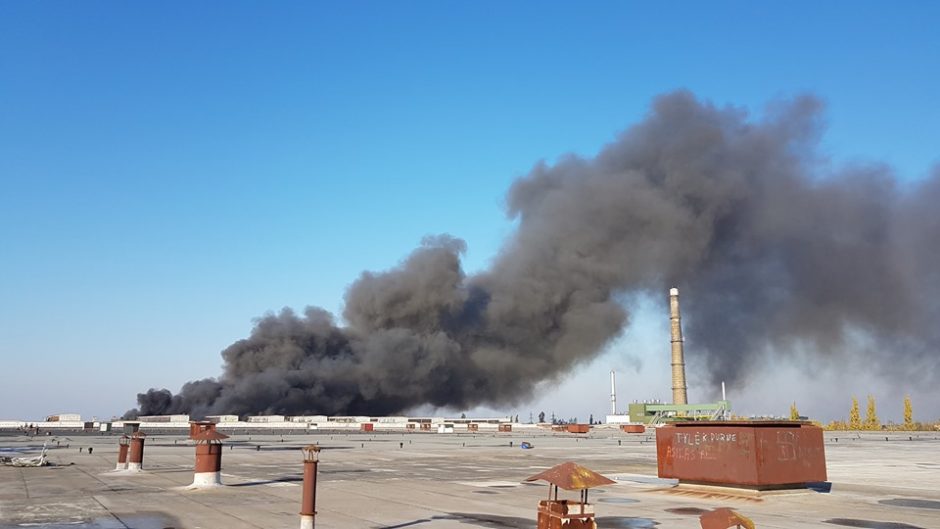 Milžiniškas gamyklos gaisras Alytuje