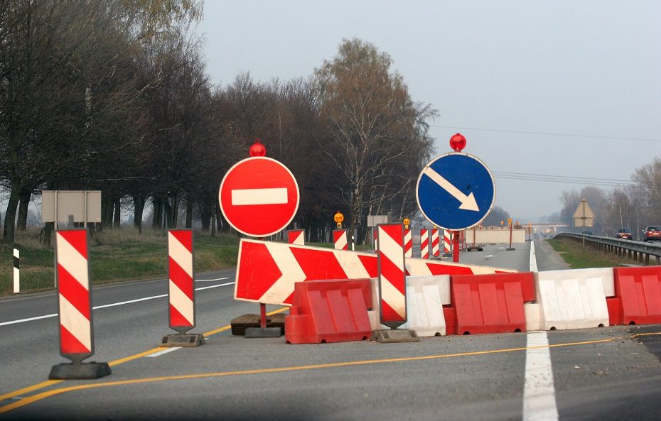 Dėl viaduko Vievyje demontavimo darbų uždaromas eismas A1 magistralės atkarpoje