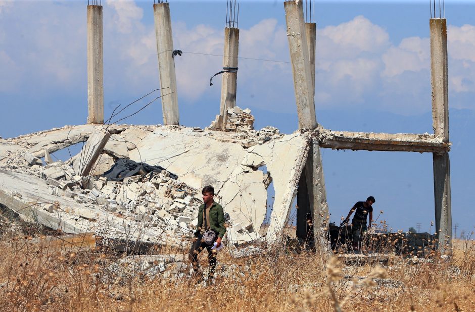 Sirijoje džihadistai ir sukilėliai pasitraukė iš strategiškai svarbaus taško