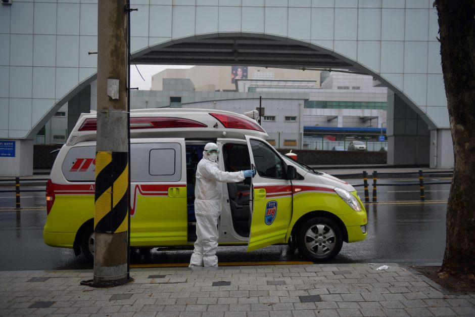Kinija švelnina suvaržymus koronaviruso epidemijos židinyje Hubėjaus provincijoje