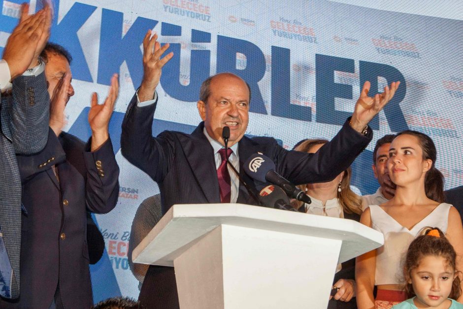 Ankarai palankus E. Tataras švenčia pergalę Kipro turkiškos dalies lyderio rinkimuose