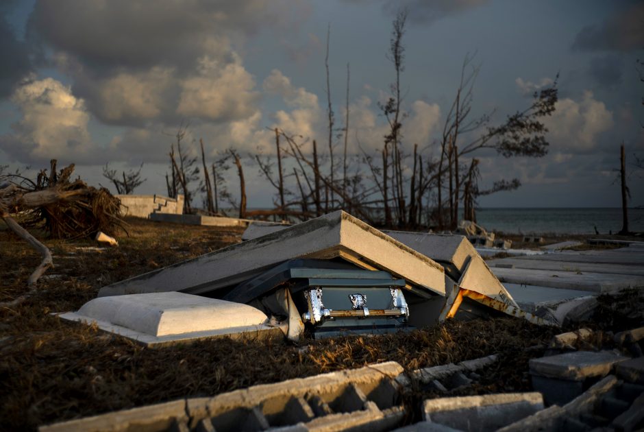 Uragano nusiaubtose Bahamose dingusiais laikoma 2,5 tūkst. žmonių