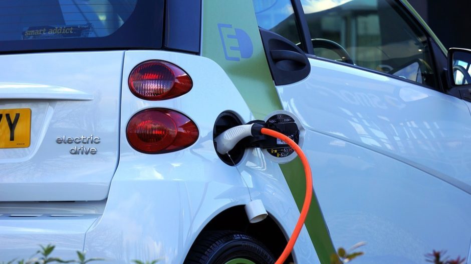 Estijos vyriausybė ketina remti elektromobilių pirkimą: sieks stabdyti klimato kaitą