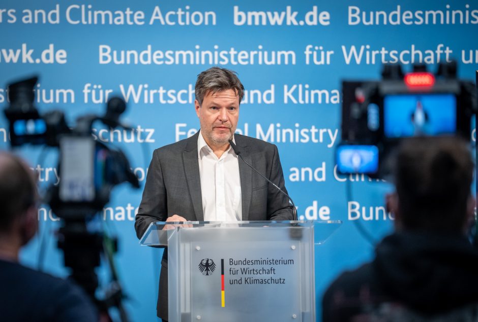 Vokietijos ekonomikos ministras pasisakė prieš Rusijos energijos importo embargą