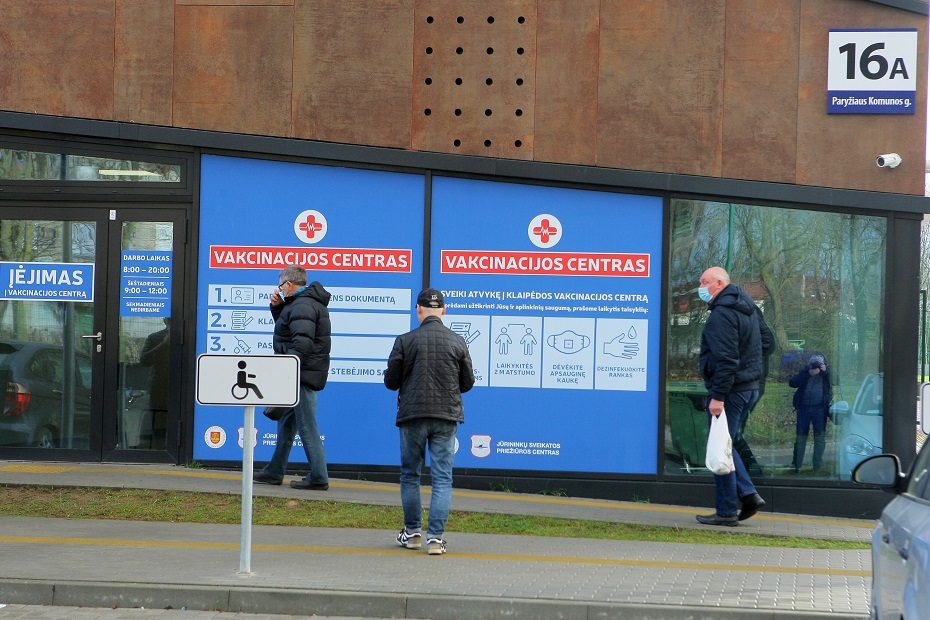 Norinčiųjų pasiskiepyti srautai nemažėja: planai iškelti Klaipėdos vakcinavimo centrą – atidėti