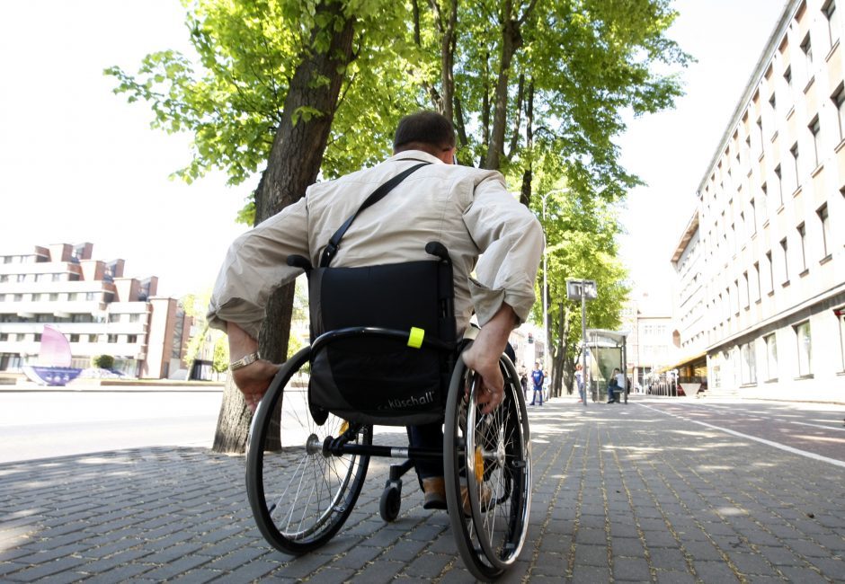 Beveik pusė šalies darbuotojų netiki, kad kartu su jais galėtų dirbti ir neįgalieji