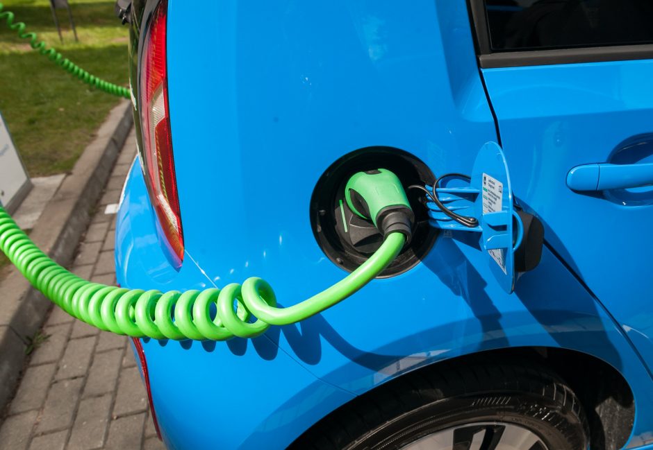 Gera žinia norintiems įsigyti elektromobilį: siekiama taikyti lengvatinį PVM tarifą