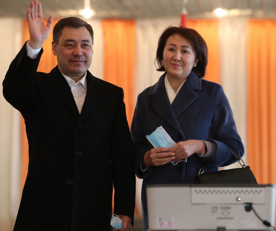 S. Žaparovas didele balsų persvara pirmauja prezidento rinkimuose Kirgizijoje