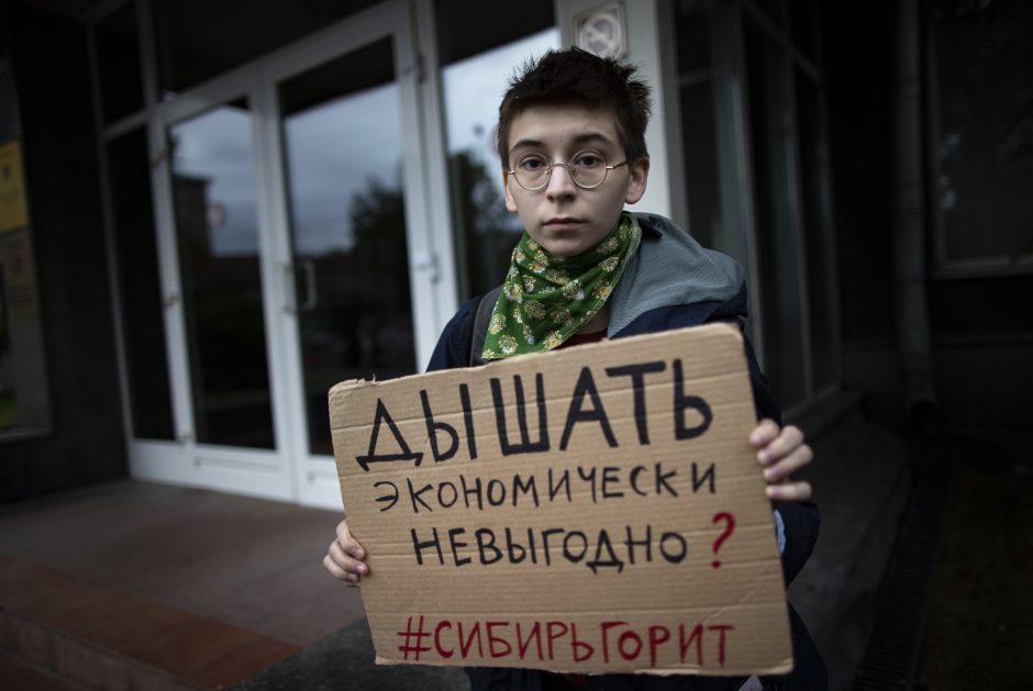 Protestai Sibire dėl įsiplieskusių gaisrų: reikalauja regiono vadovo atsistatydinimo