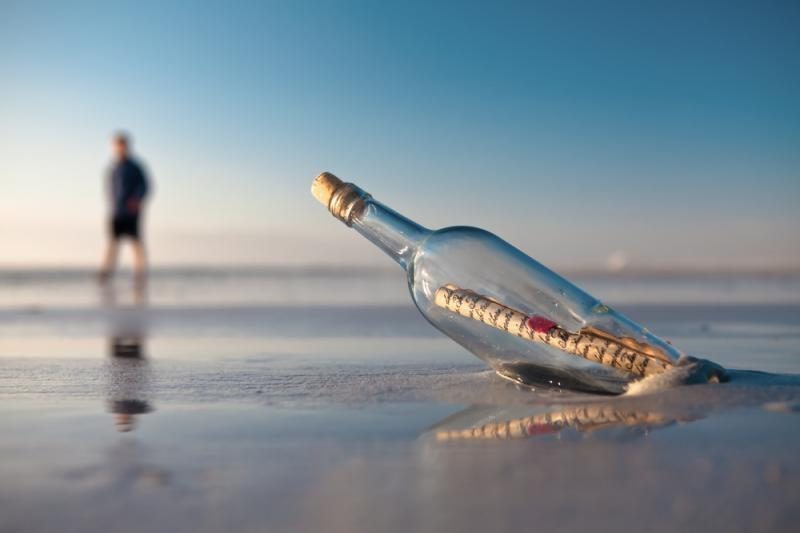Devynmetis australas rado prieš 50 metų į jūrą išmestą laišką butelyje