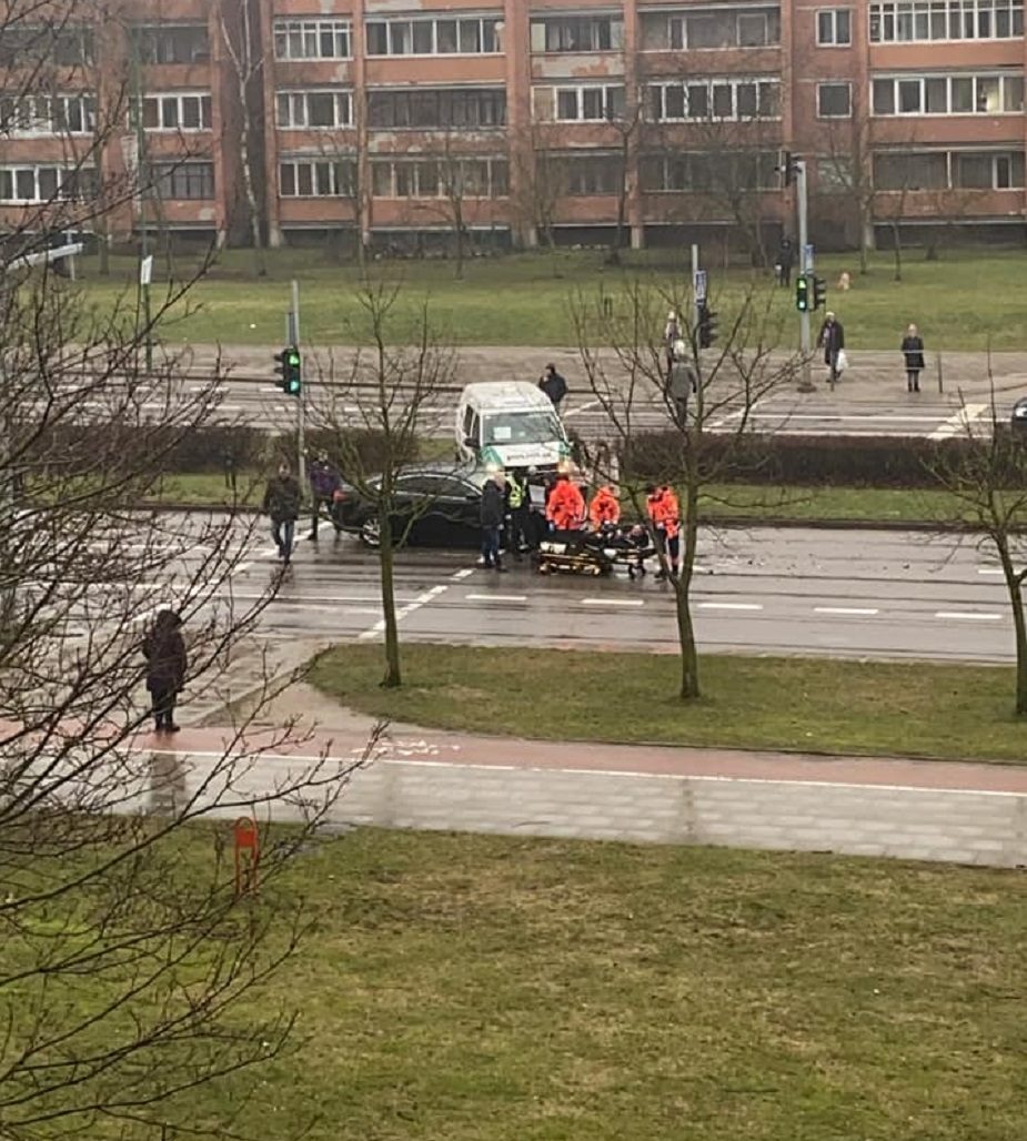 Pėsčiųjų perėjoje Klaipėdoje automobilis partrenkė vyrą: prireikė medikų