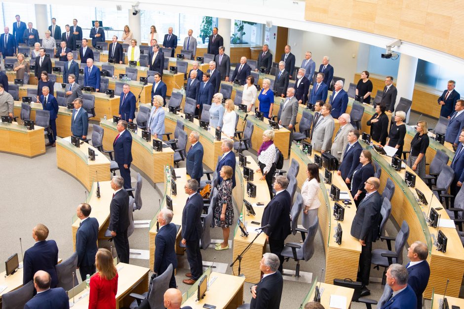 Susitikimus viešinančių Seimo narių – vis mažiau