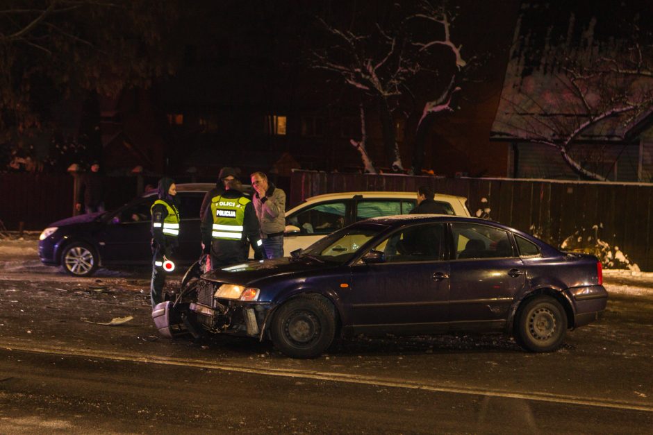 Į avariją Varnių gatvėje pateko taksi automobilis – yra nukentėjusiųjų
