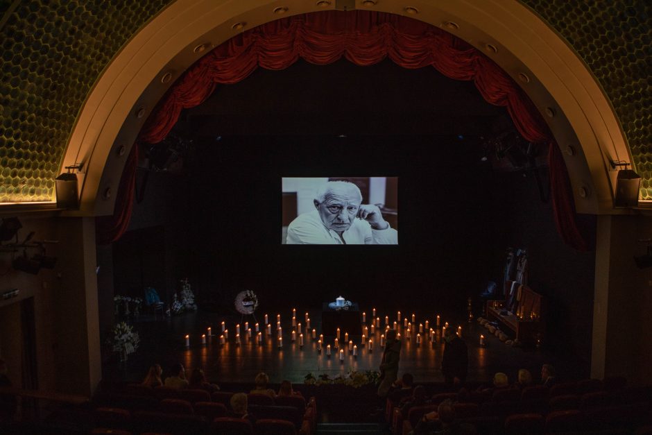 Vilniaus mažajame teatre atsisveikinama su mirusiu aktoriumi G. Girdvainiu