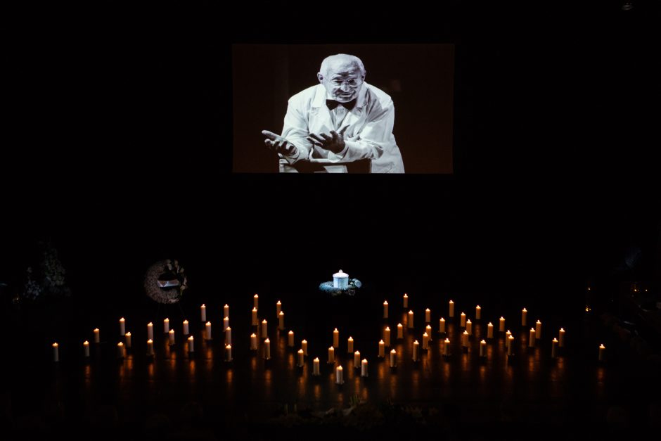 Vilniaus mažajame teatre atsisveikinama su mirusiu aktoriumi G. Girdvainiu