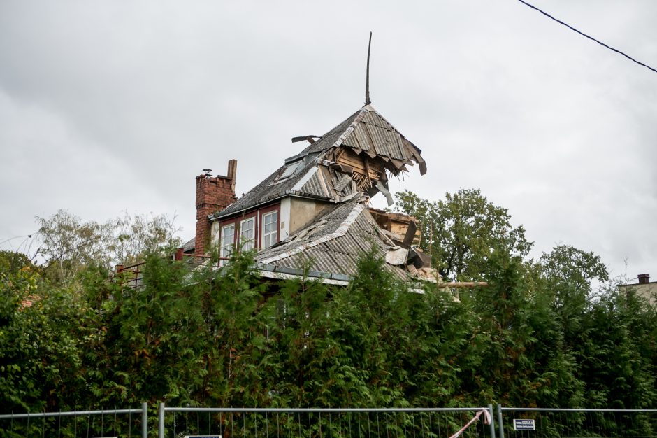 Žaliakalnyje toliau įžūliai naikinamas paveldo namas