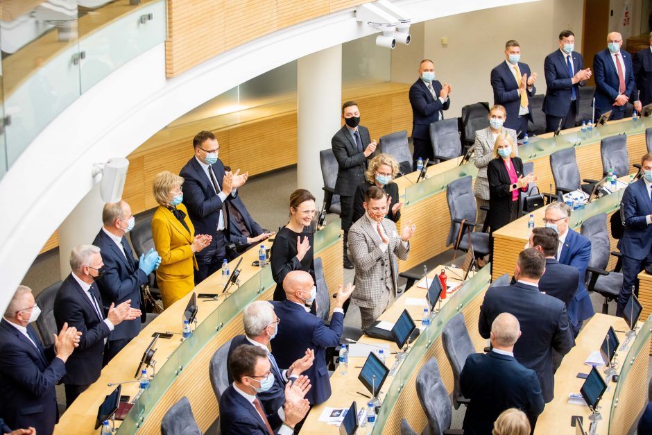 COVID-19 protrūkis keičia Seimo darbą: įvedami ribojimai, atšaukiami posėdžiai