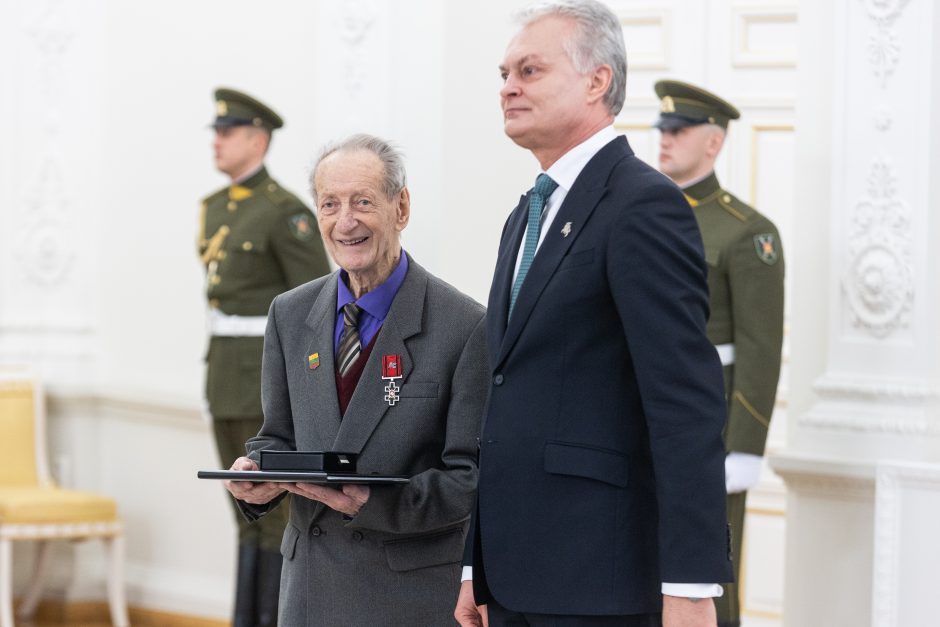 G. Nausėda įteikė valstybės apdovanojimus per 60 Lietuvos ir užsienio piliečių