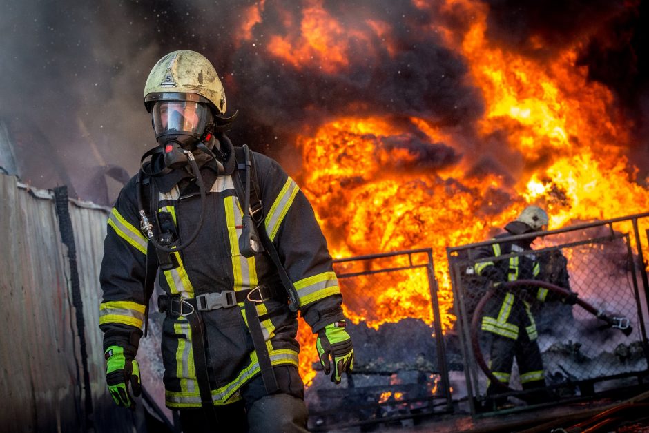 Siaubingas gaisras Šalčininkų rajone: ugnis pasiglemžė beveik 20 pastatų